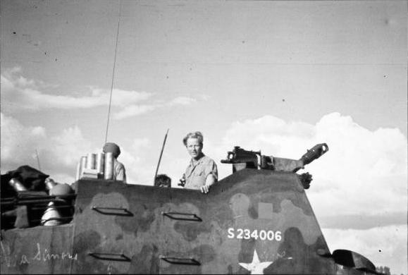 4th RHA Sexton. Note the Browning MG mounted on it instead of the normal British preferance for a Bren Gun. Picture, courtesy of Tom Maton (4 RHA) and Wesley Haex.