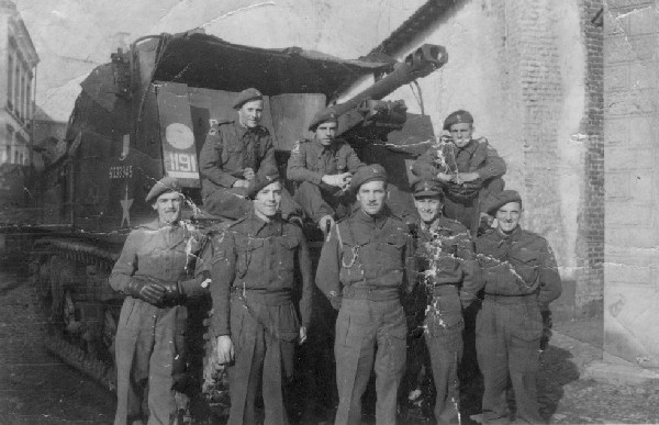 C Battery, 4th RHA, Sexton commanded by Sgt Tom Maton (Second from left in front row) plus Troop Commander. Note 1191 Unit Serial on Arms of Service sign (Red/Blue, with Army Troops White Bar underneath), denoting it was still considerd the senior Regiment in 5th Army Group Royal Artillery, although the men clearly wear the Black Rat of 4th Armoured Brigade. The White Circle in Dark Square above it is unknown at present. Picture, courtesy of Tom Maton (4 RHA) and Wesley Haex.