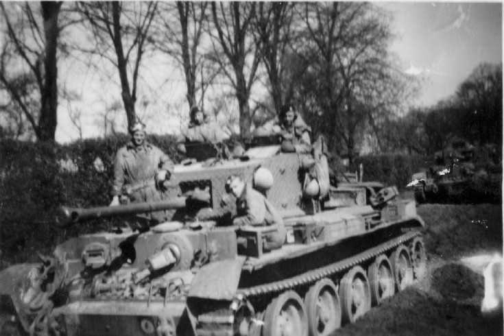 Cromwell from Brigade Protection Troop near Sustedt advancing towards Bremen in 1945. Note use of the earlier TAC sign on this Cromwell rather than the newer sign on the Command vehicle in the left hand picture. Photographer David Beaven courtesy of Ian Beaven.